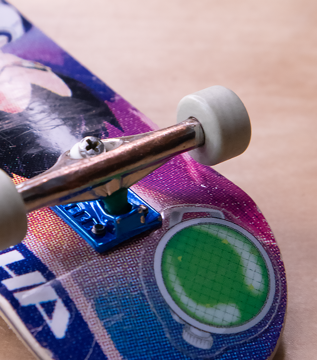 R1 vs. R2: How to Pick the Right Fingerboard Wheel Shape and Size.